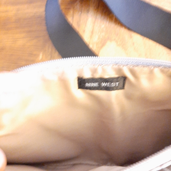 Adjustable NINE WEST waist purse - Picture 4 of 9